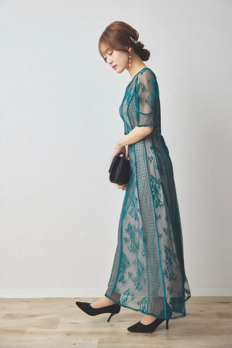 グリーンのパネルレースドレス