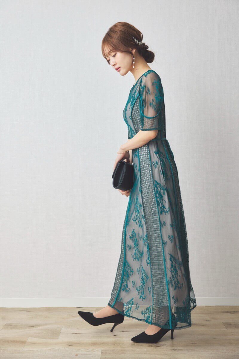 グリーンのパネルレースドレス