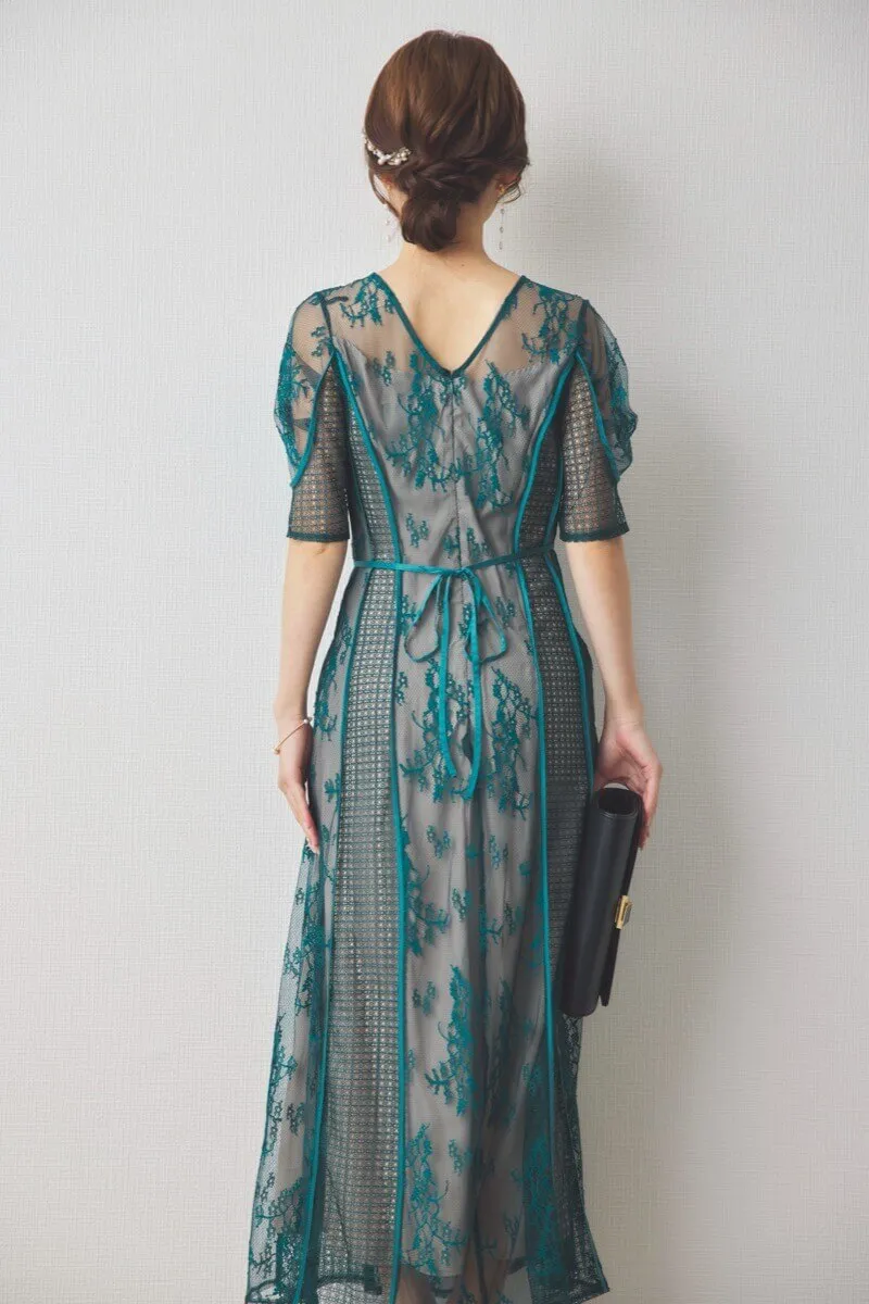 グリーンのパネルレースドレス