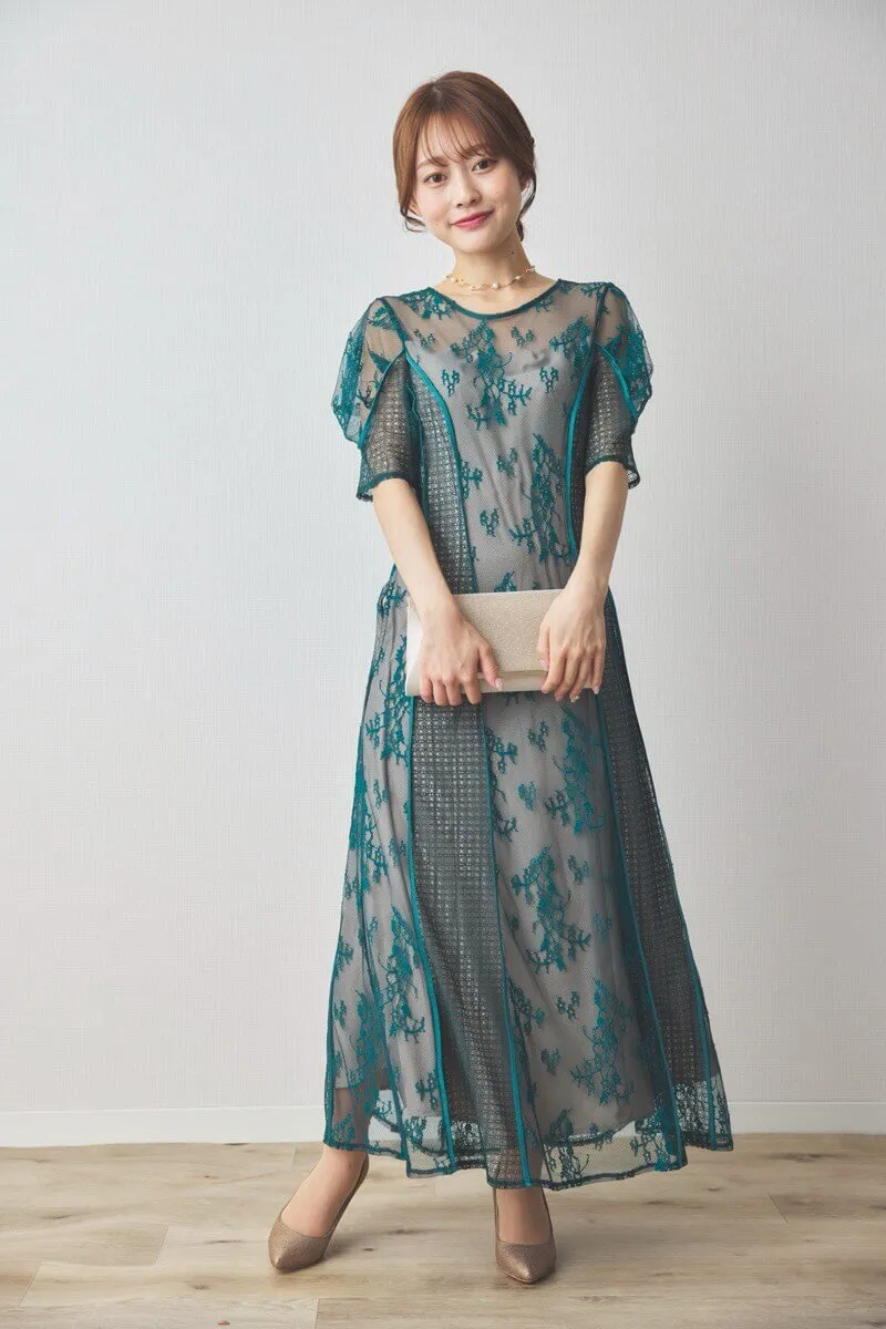 グリーンのパネルレースドレス