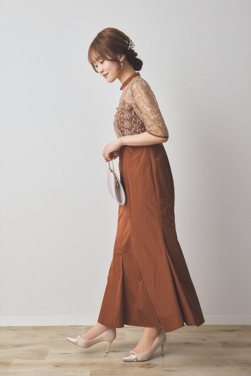 ブラウンの花柄レースマーメイドフレアドレス