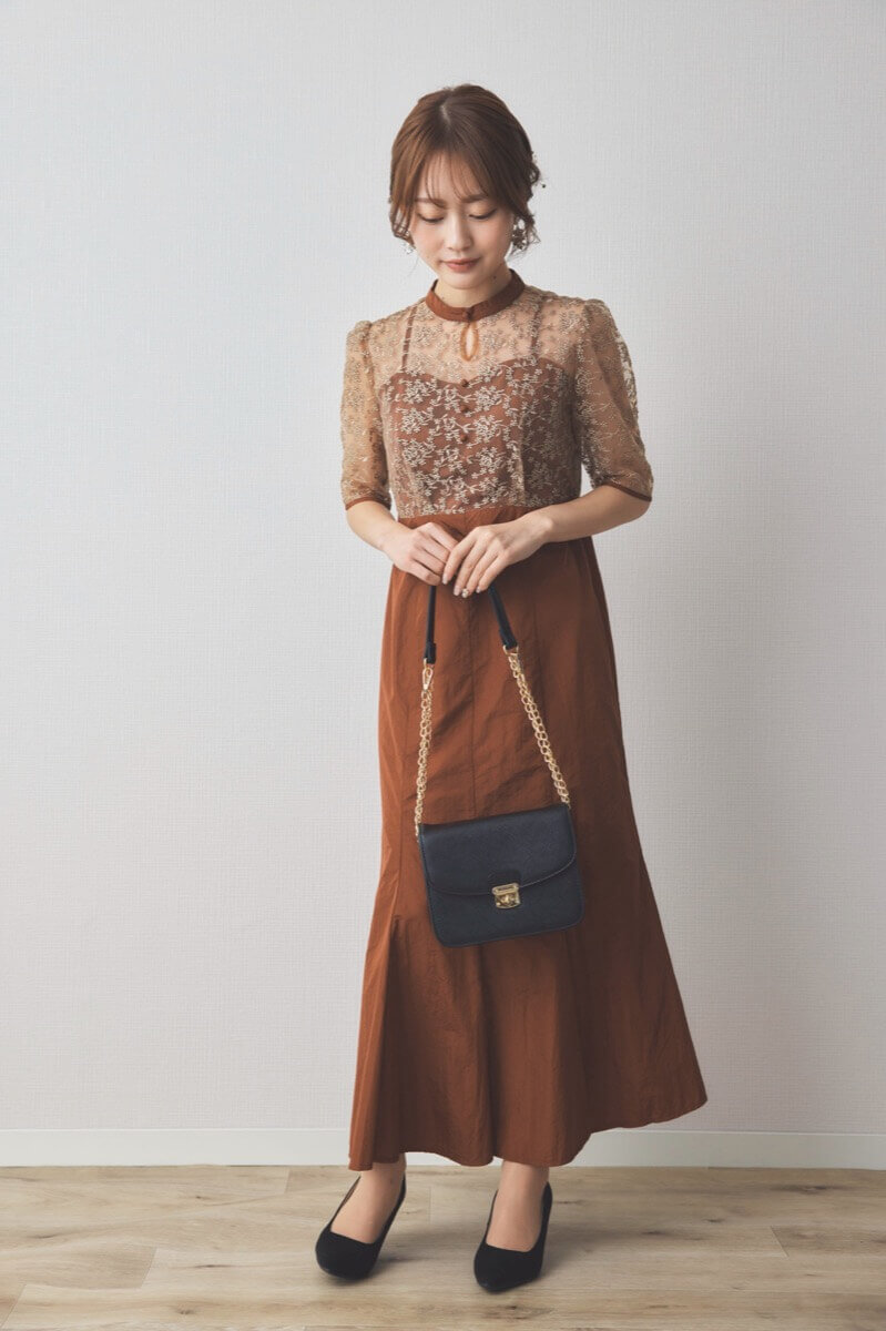 ブラウンの花柄レースマーメイドフレアドレス