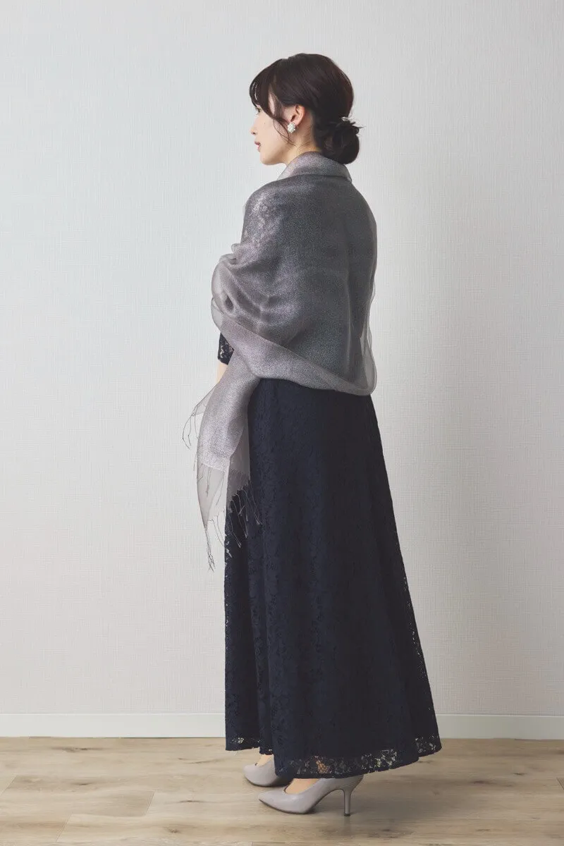 ネイビーのミックスレースクラシカルドレス