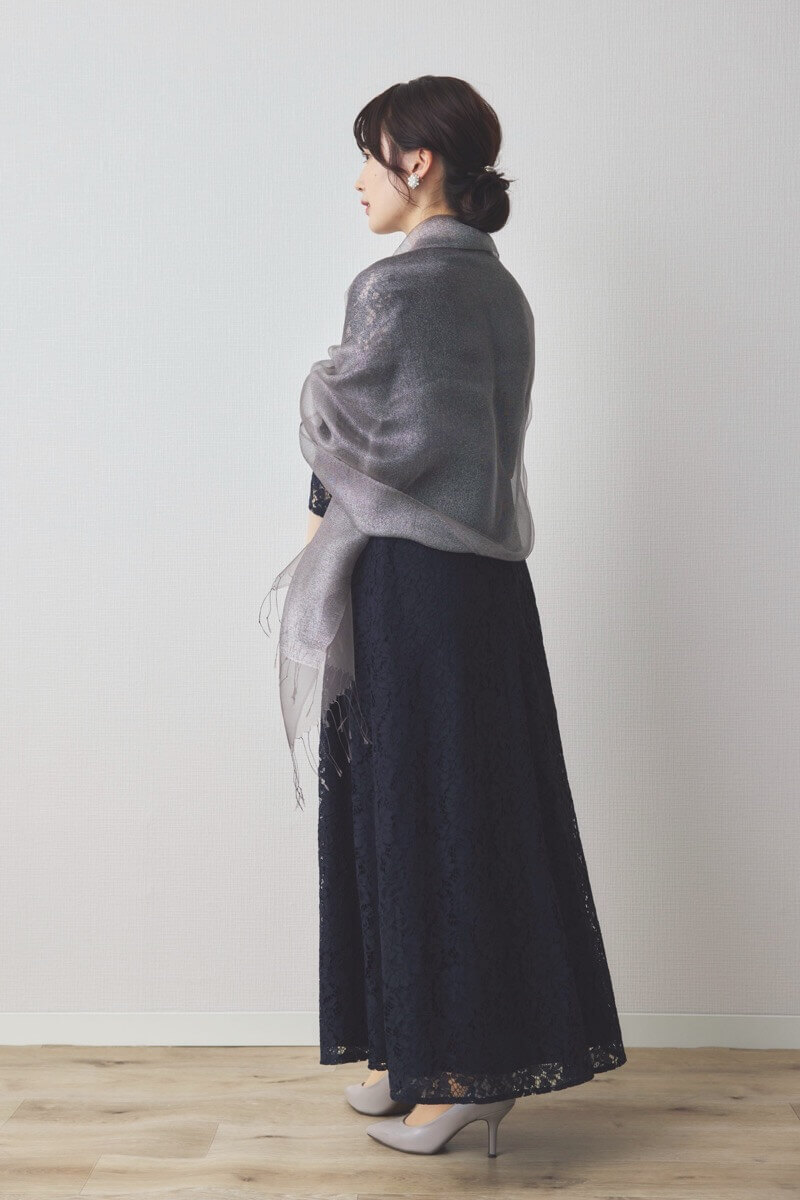 ネイビーのミックスレースクラシカルドレス