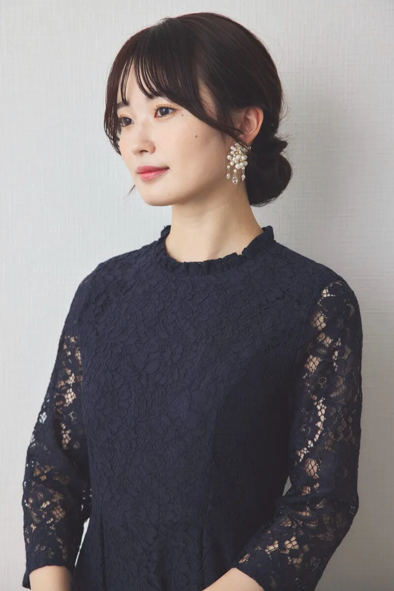 ネイビーのミックスレースクラシカルドレス