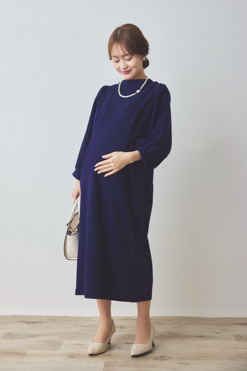 ネイビーのパフスリーブIラインワンピース