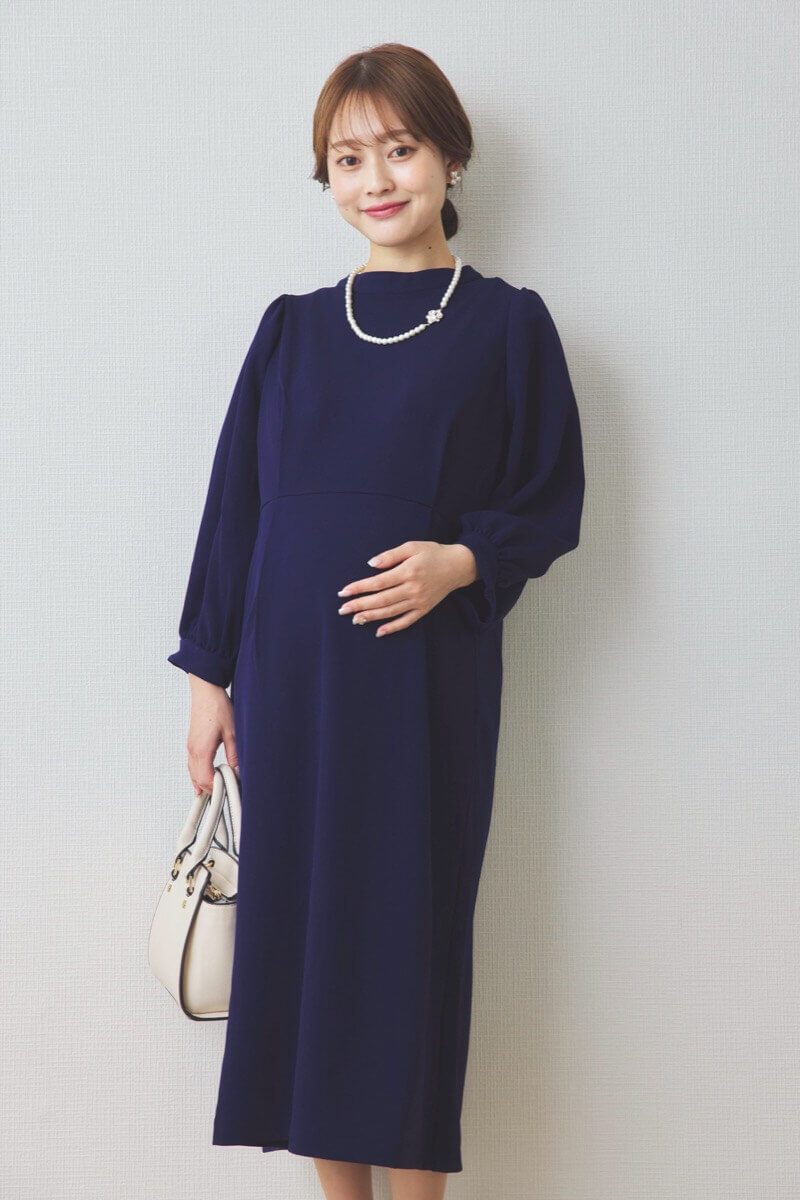 ネイビーのパフスリーブIラインワンピース
