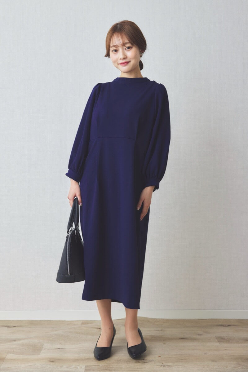 ネイビーのパフスリーブIラインワンピース