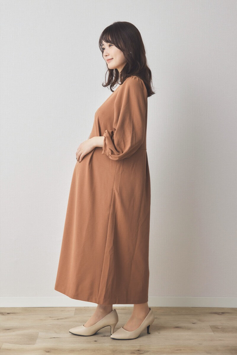ブラウンのパフスリーブIラインワンピース