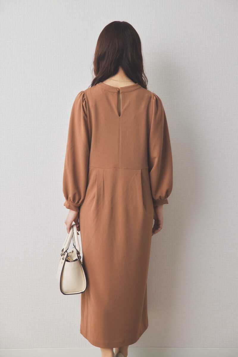 ブラウンのパフスリーブIラインワンピース