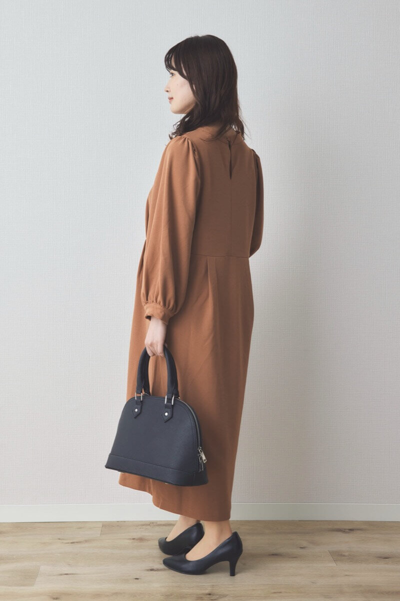 ブラウンのパフスリーブIラインワンピース