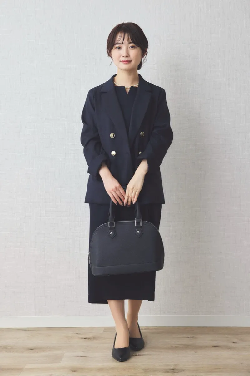 ネイビーの七分袖スリットネックワンピース