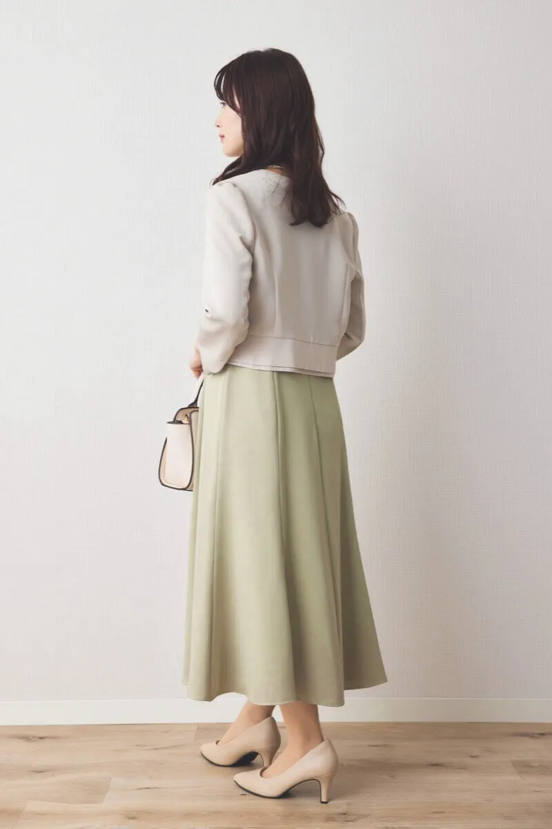 ライトグリーンのクラシックフレアワンピース