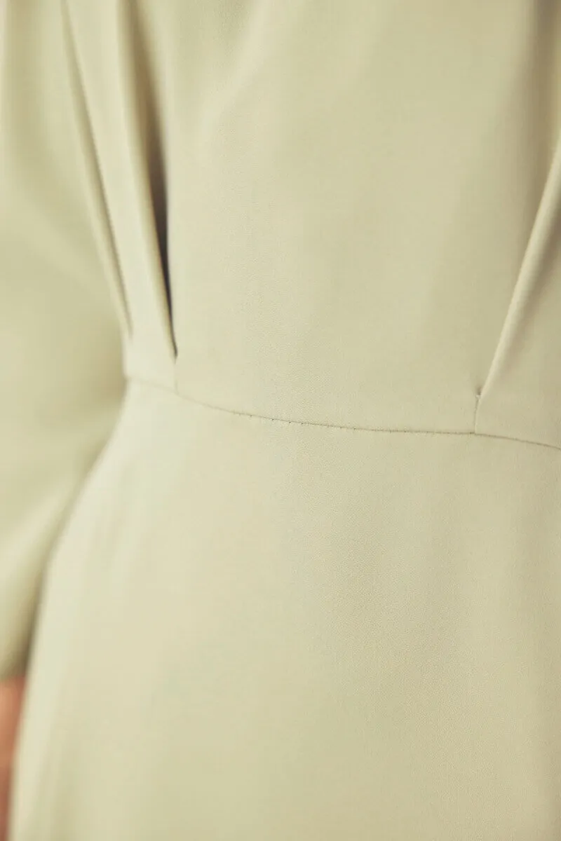 ライトグリーンのクラシックフレアワンピース