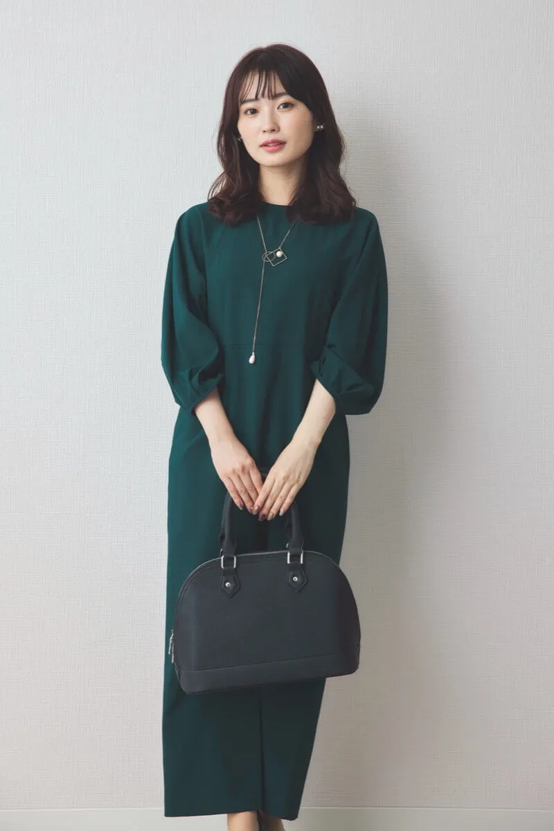 グリーンのスリットナローワンピース