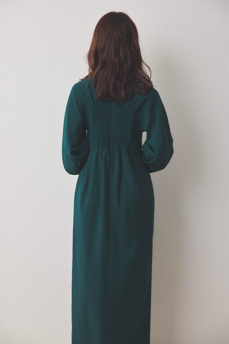 グリーンのスリットナローワンピース