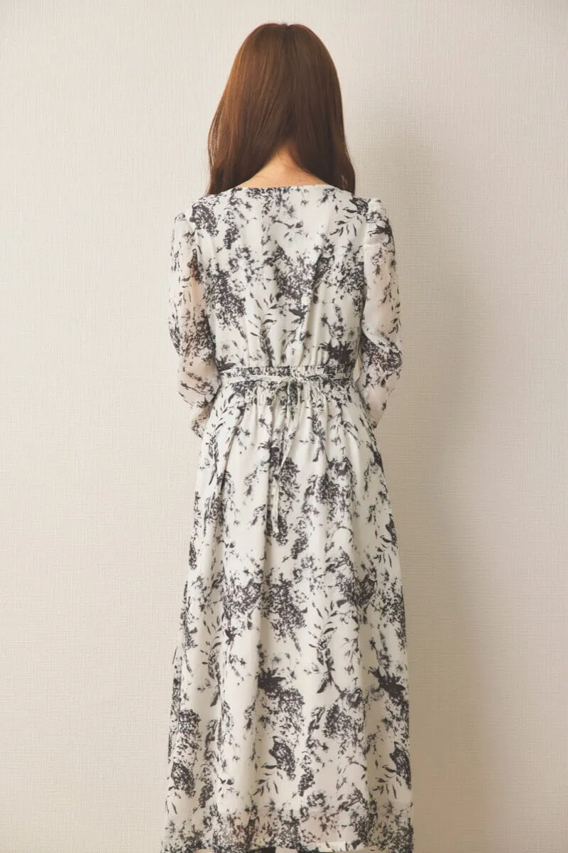 ホワイトのモノトーンアートフラワーワンピース
