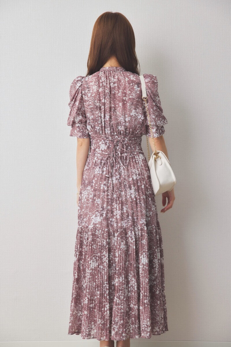 パープルの花柄ボウタイ付プリーツワンピース