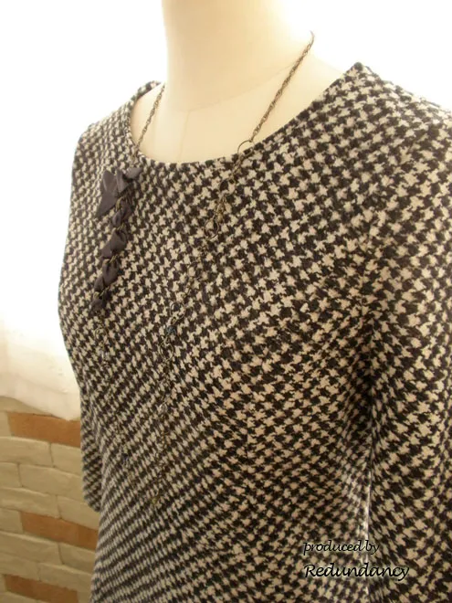 モノトーンのフィット＆フレアワンピース