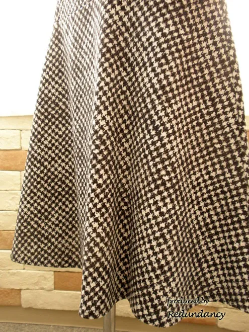 モノトーンのフィット＆フレアワンピース