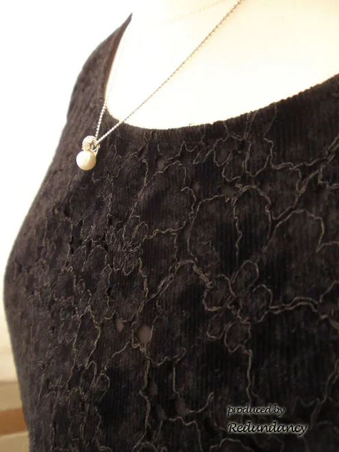 ブラックのベロアレース模様フレアワンピース