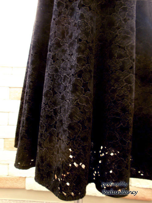 ブラックのベロアレース模様フレアワンピース