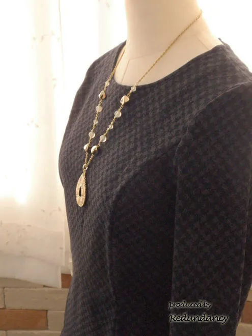 ブラックのフィット＆フレアワンピース