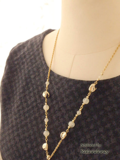 ブラックのフィット＆フレアワンピース