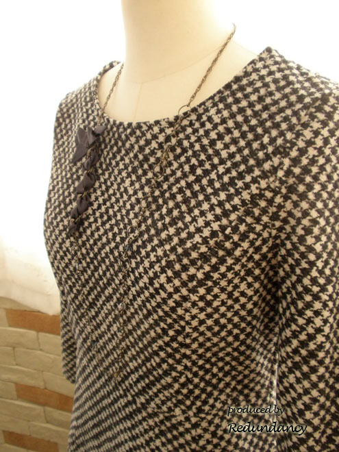 モノトーンのフィット＆フレアワンピース