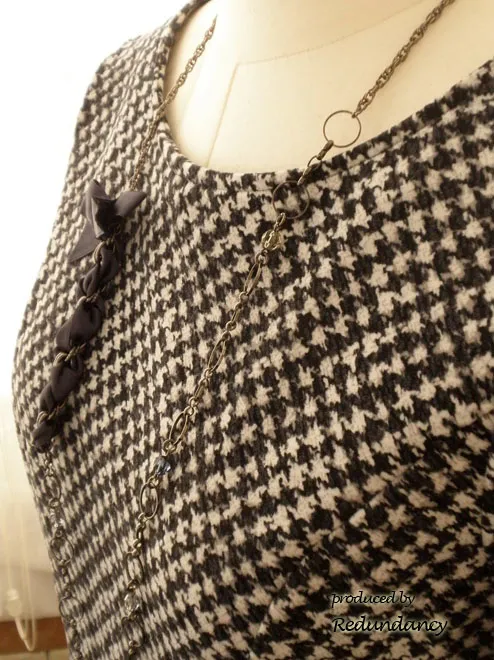 モノトーンのフィット＆フレアワンピース