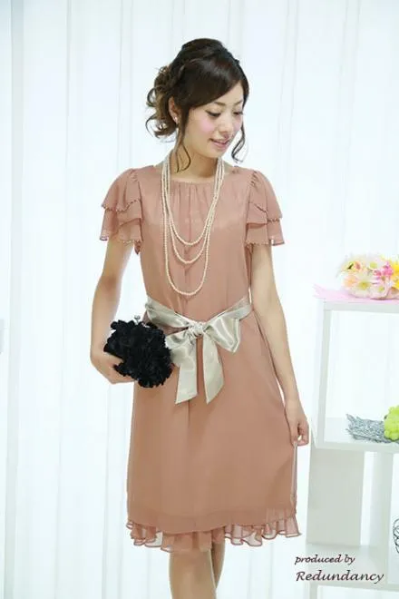 ピンクベージュのビジュー付きフリルスリーブドレス