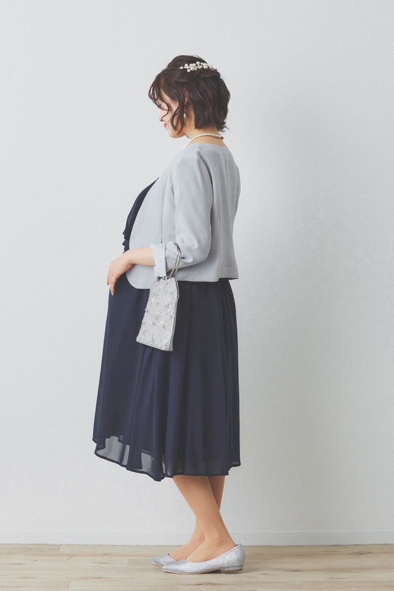 ネイビーの授乳口付スリットスリーブショート丈ドレス