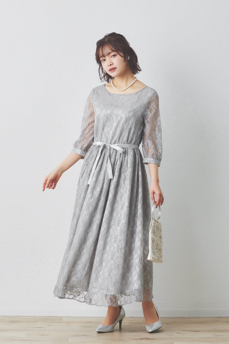 ライトグレーの授乳口付き総レースドレス