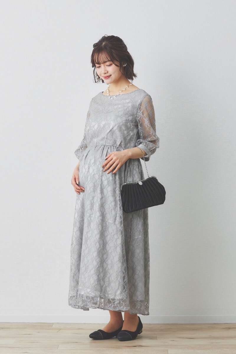 ライトグレーの授乳口付き総レースドレス