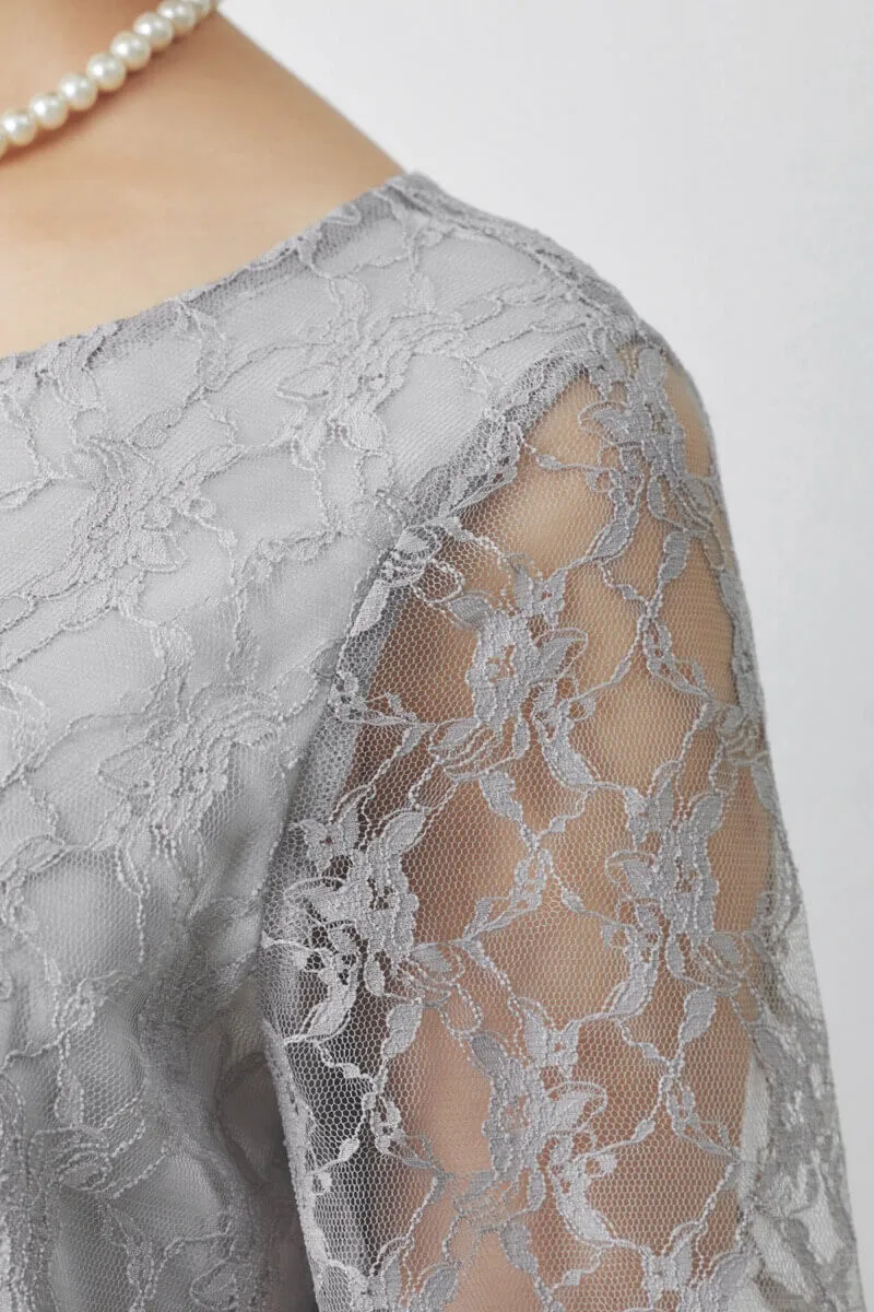 ライトグレーの授乳口付き総レースドレス