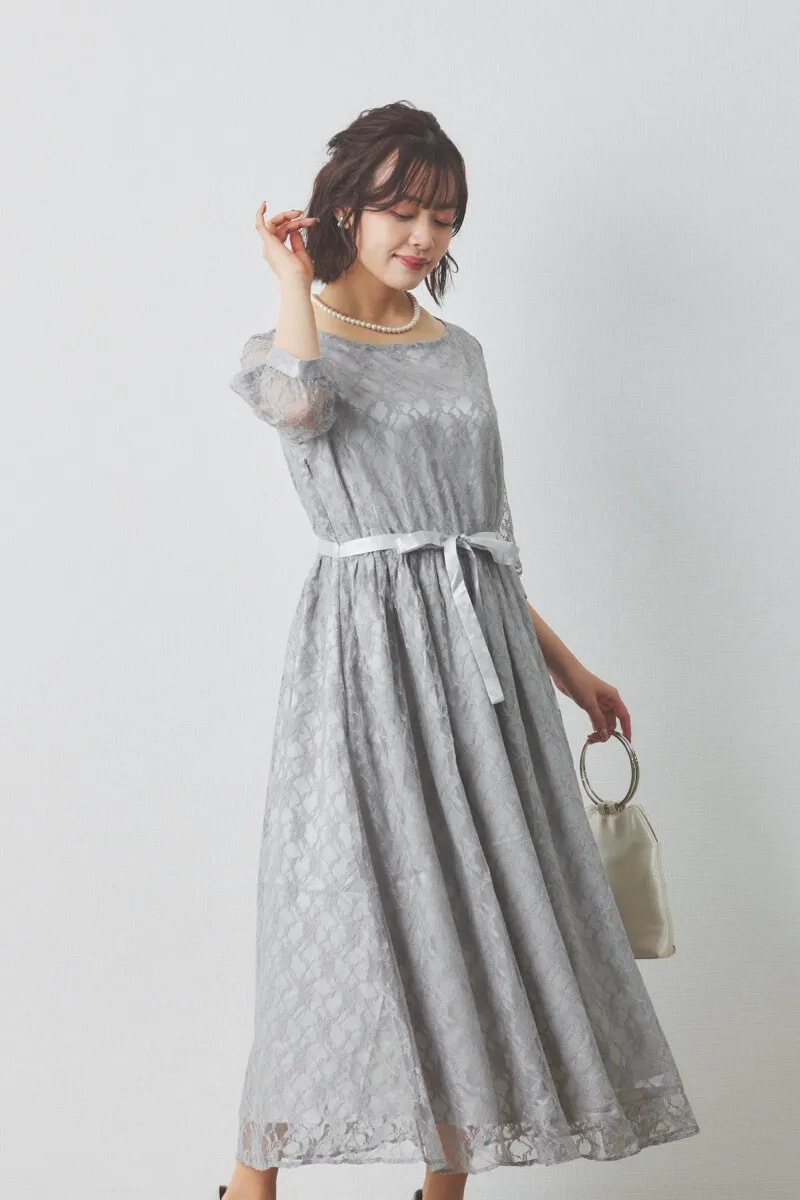 ライトグレーの授乳口付き総レースドレス