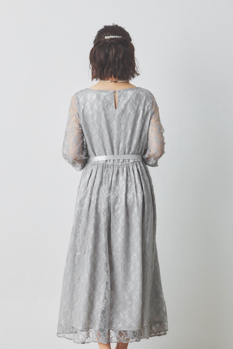 ライトグレーの授乳口付き総レースドレス