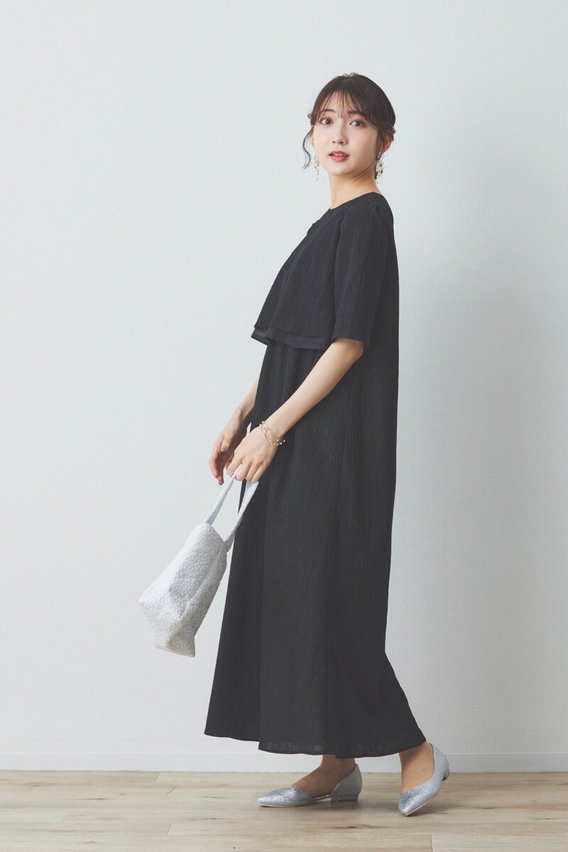 ブラックの楊柳ニットドレス