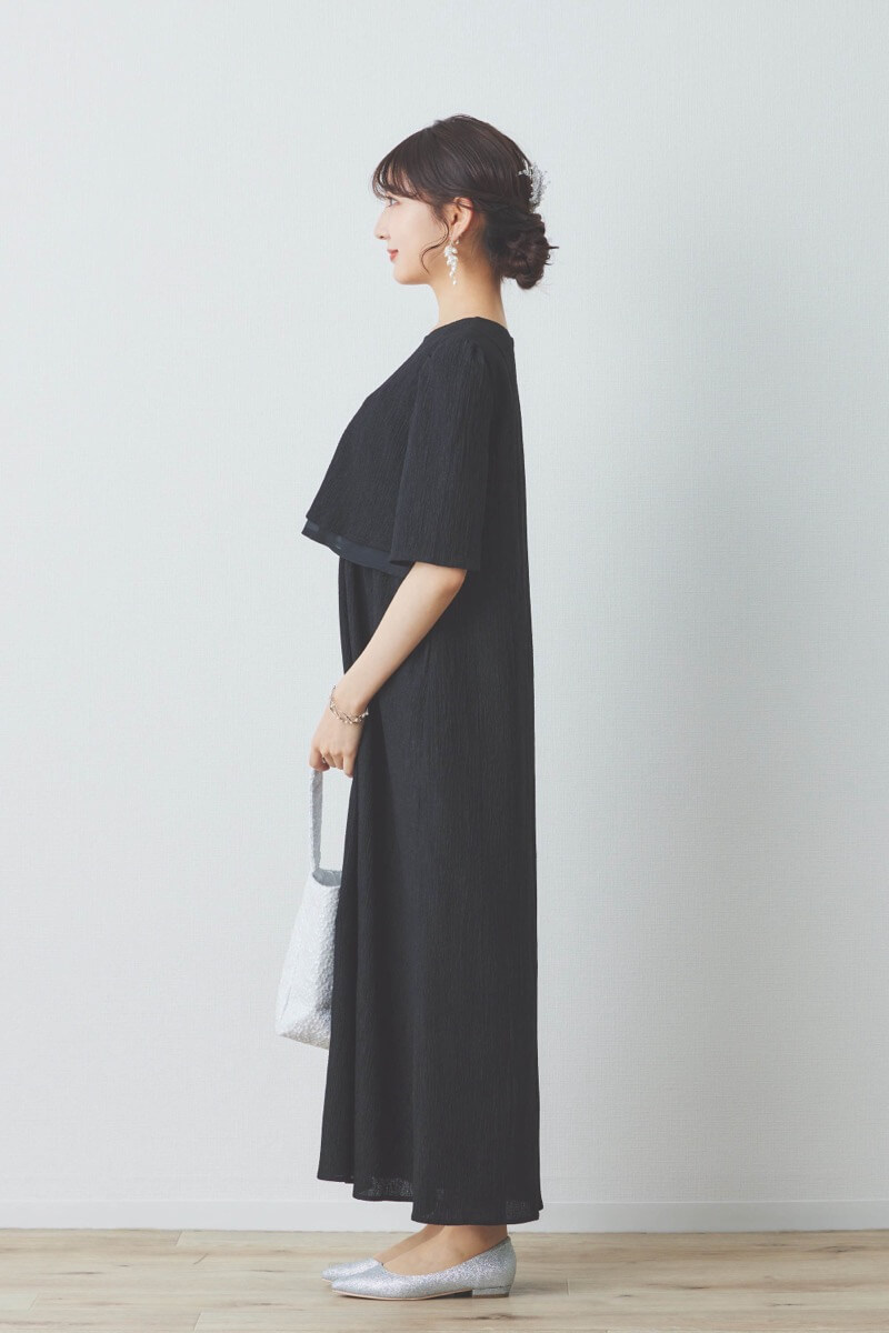 ブラックの楊柳ニットドレス