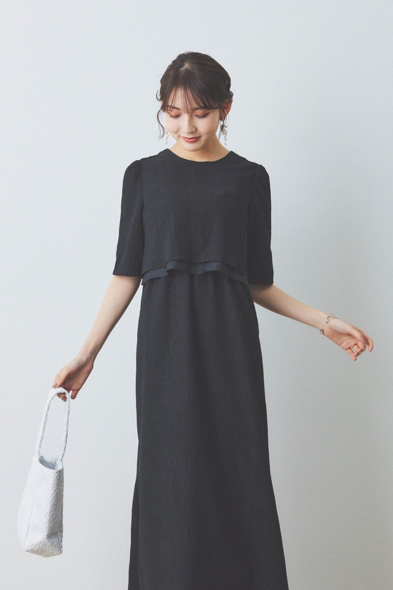 ブラックの楊柳ニットドレス