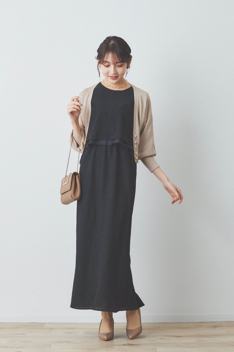 ブラックの楊柳ニットドレス