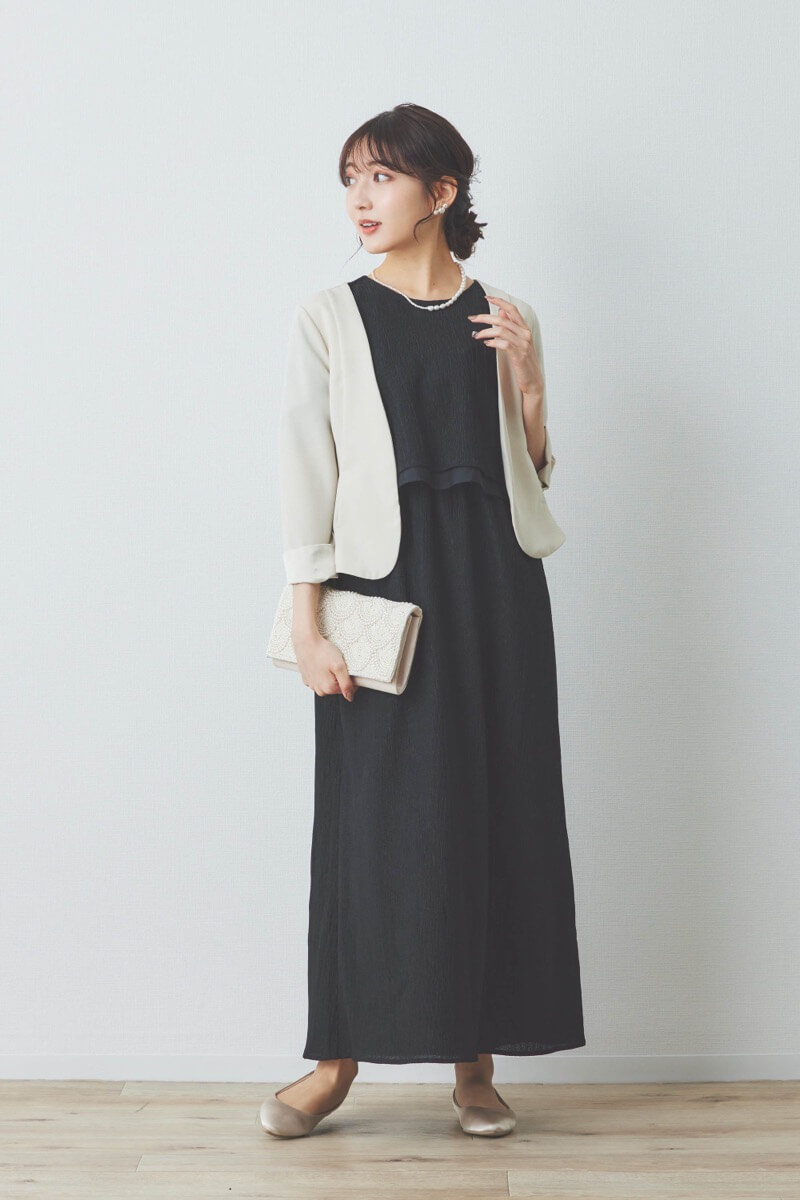 ブラックの楊柳ニットドレス