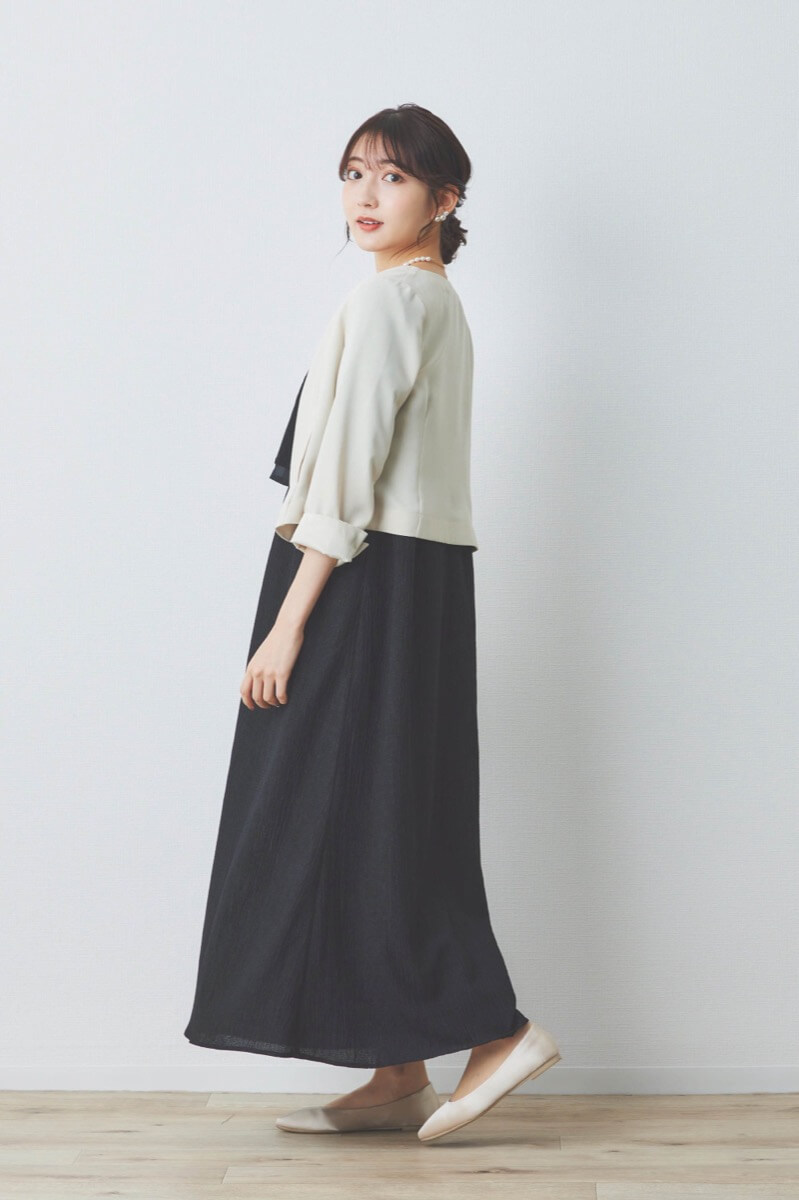 ブラックの楊柳ニットドレス