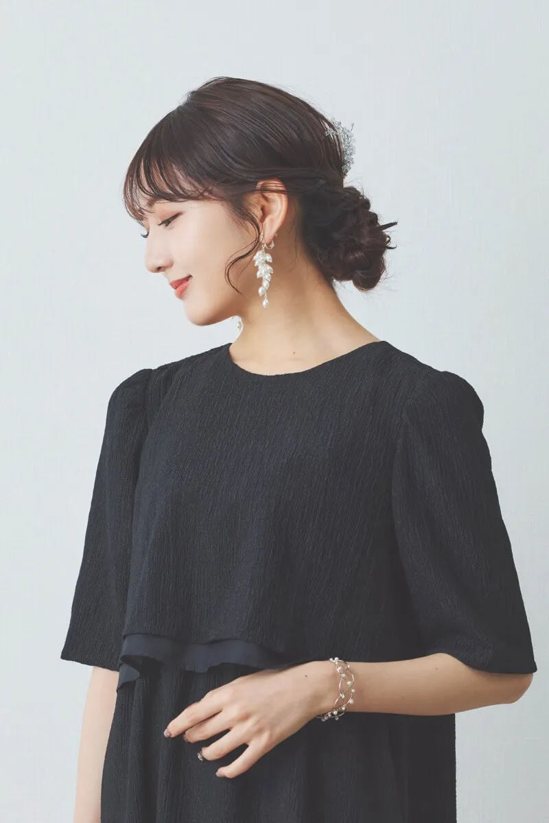 ブラックの楊柳ニットドレス