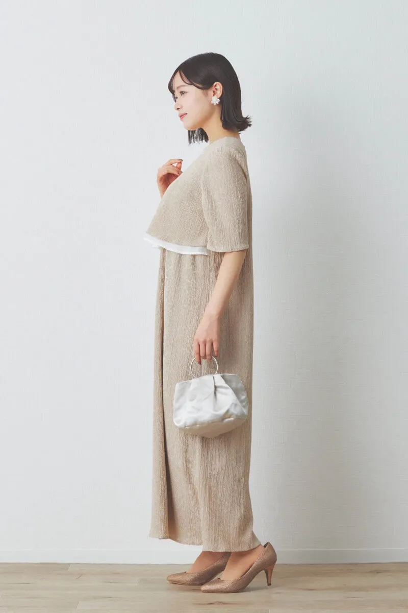 ベージュの楊柳ニットドレス