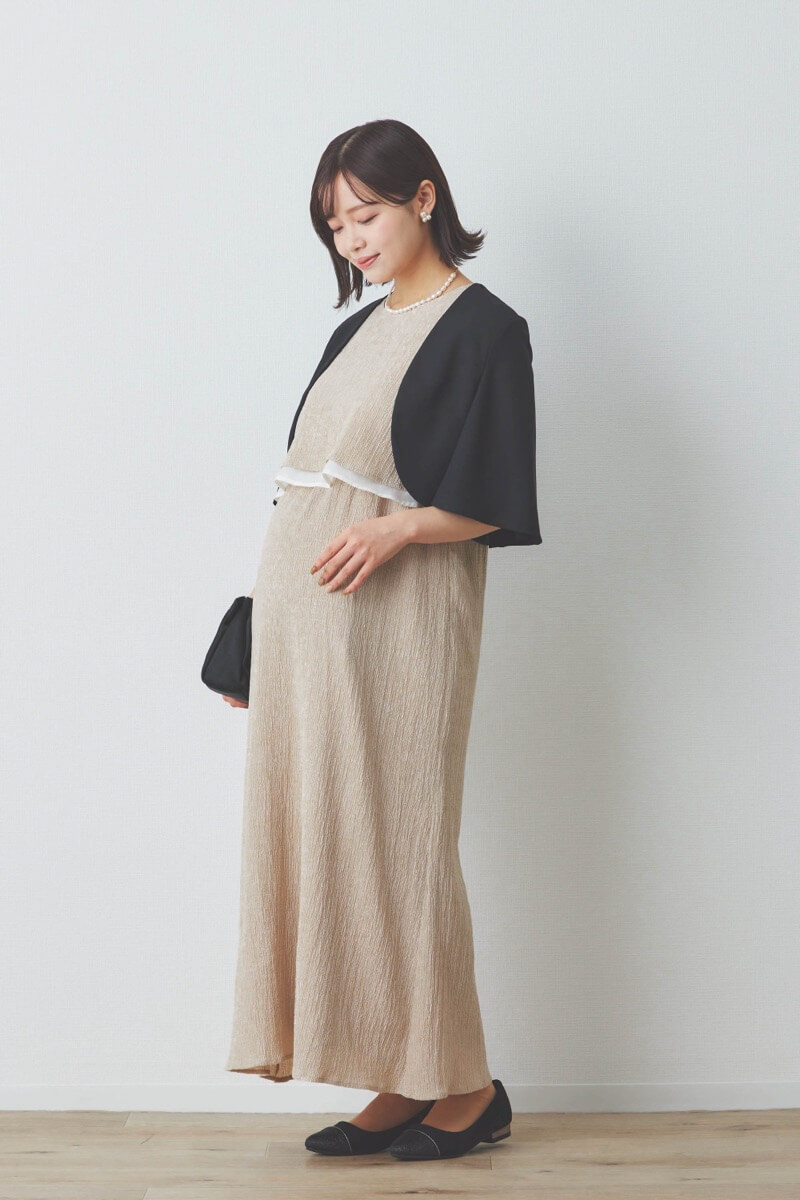 ベージュの楊柳ニットドレス