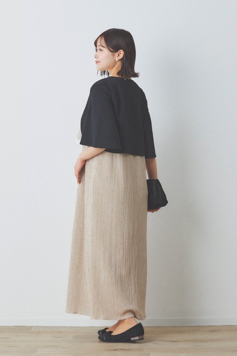 ベージュの楊柳ニットドレス