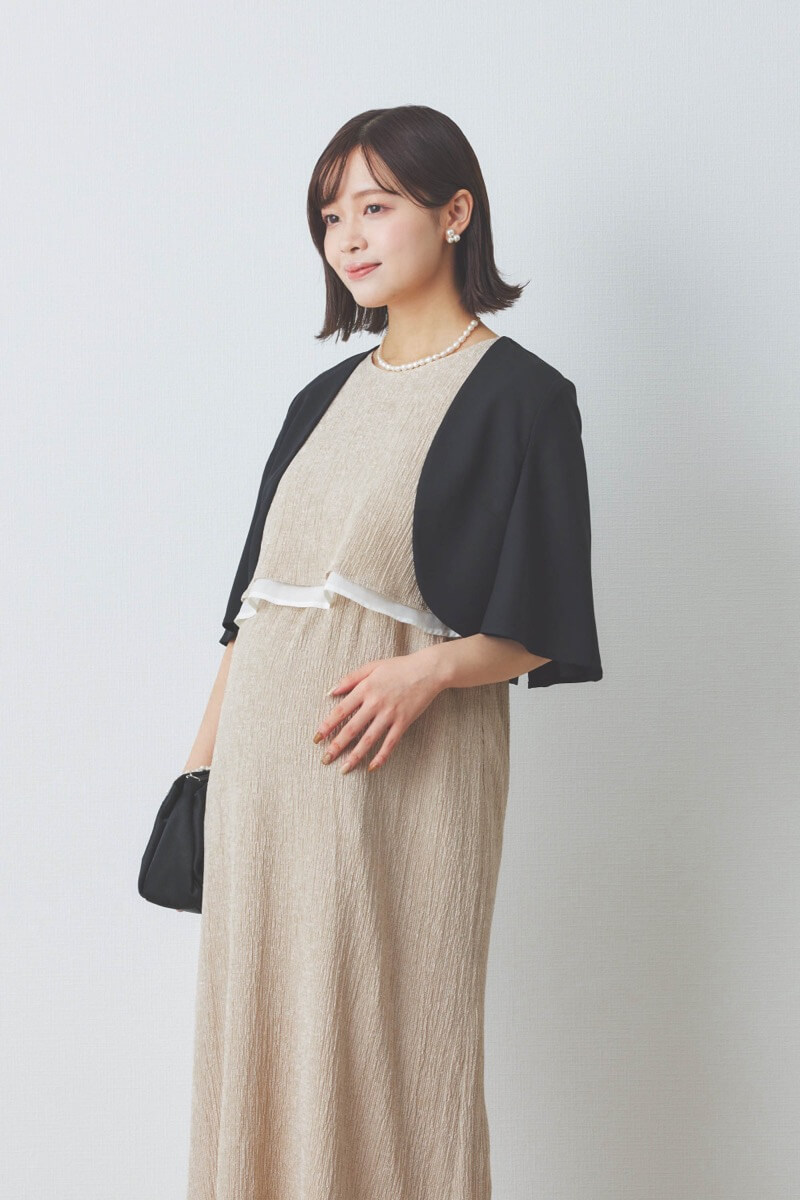 ベージュの楊柳ニットドレス
