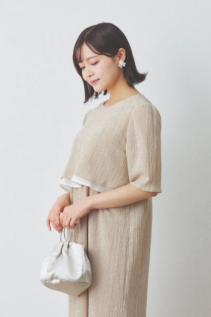 ベージュの楊柳ニットドレス