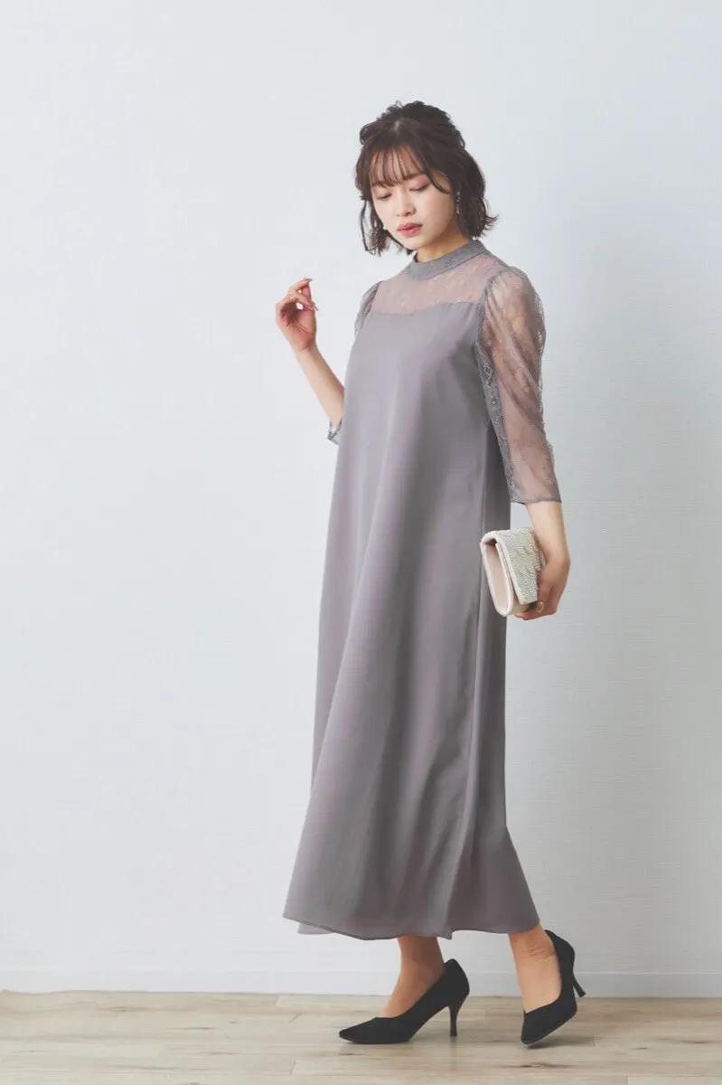 グレージュのプチハイネックAラインドレス